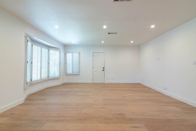 Building Photo - 2758 S Westgate Ave