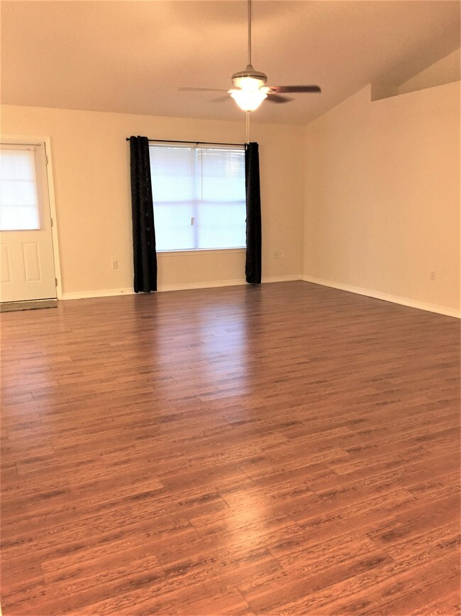 Foto del edificio - 5114 Whitehurst Ln