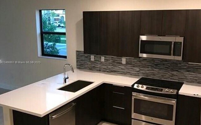 Foto del edificio - 8878 NW 103rd Ave