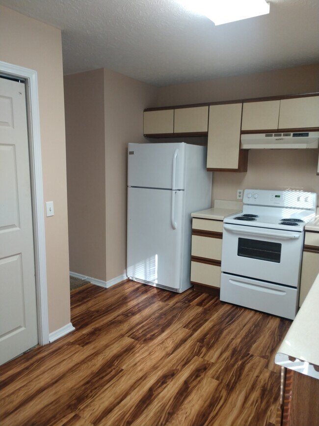 Foto del edificio - 1819 Summerhaven Ave