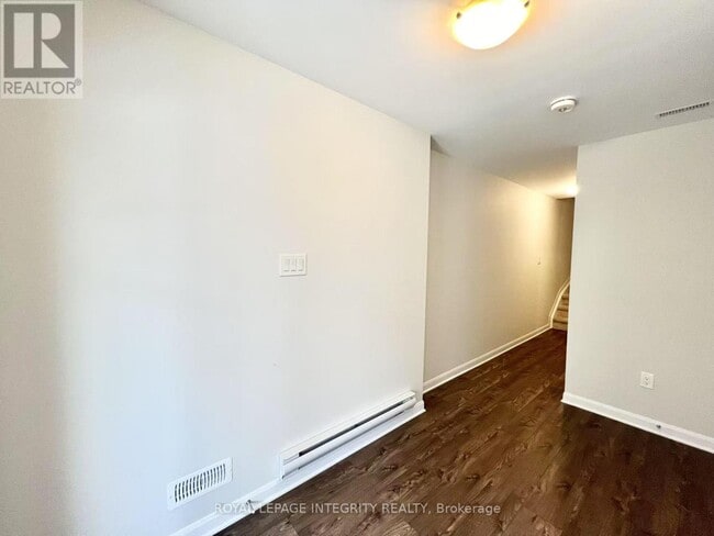 Building Photo - 512 Woodlily Private