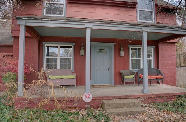 Foto del edificio - 3-bedroom, 2.5-bath home with mostly hardwood floors