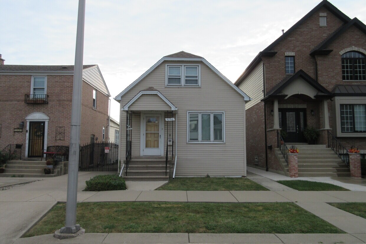 Primary Photo - 5151 S Parkside Ave