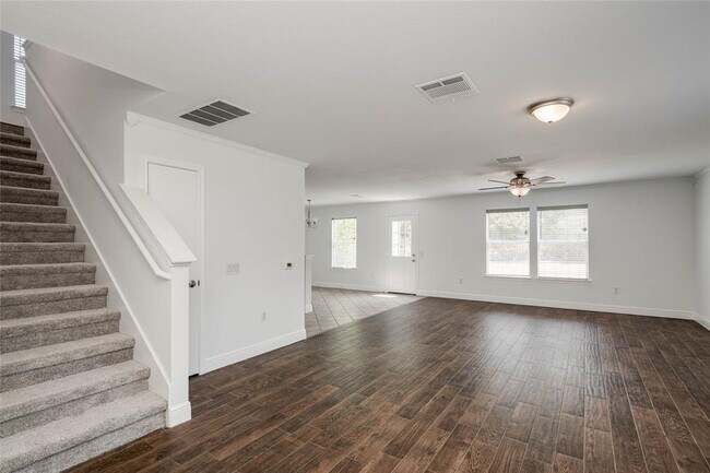 Foto del edificio - 8705 Davis Oaks Trail