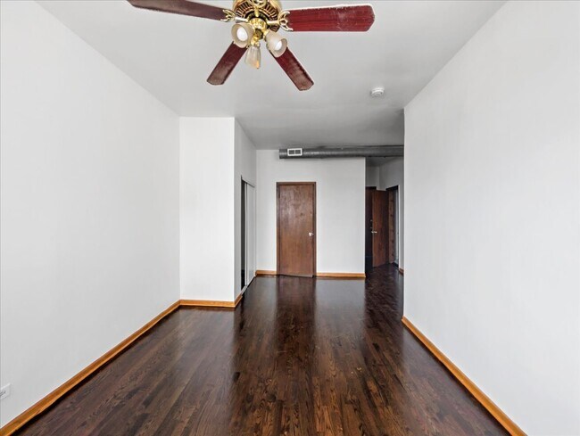 Foto del edificio - 3133 W Augusta Blvd