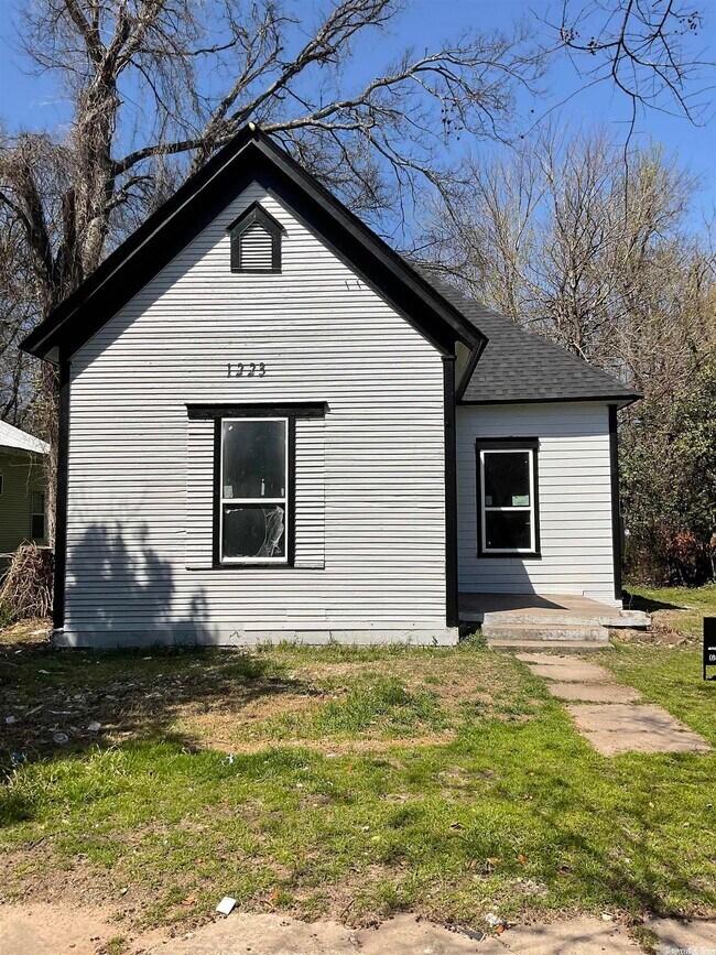 Building Photo - 1223 W 10th St