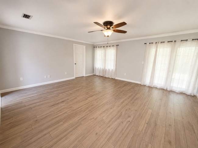 Building Photo - Charming 3-Bedroom Home with Bonus Room on Spacious Lot – Lake City