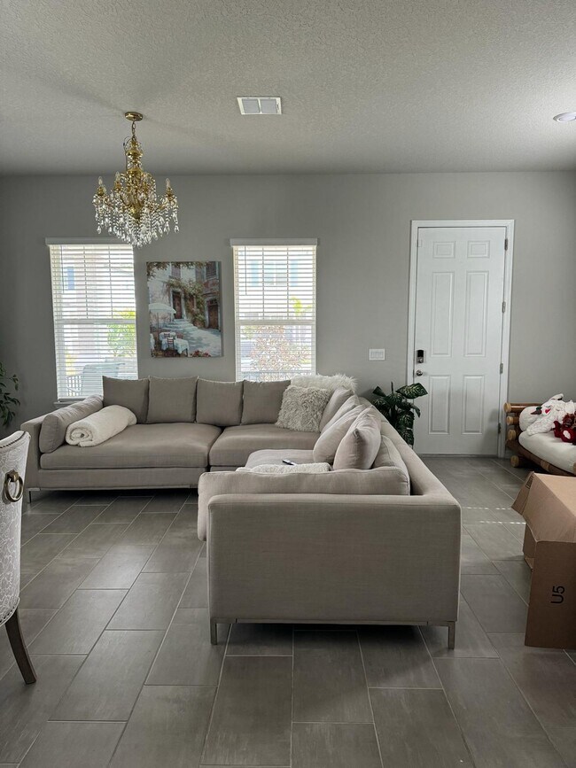 Building Photo - 426 Venetian Palms Blvd