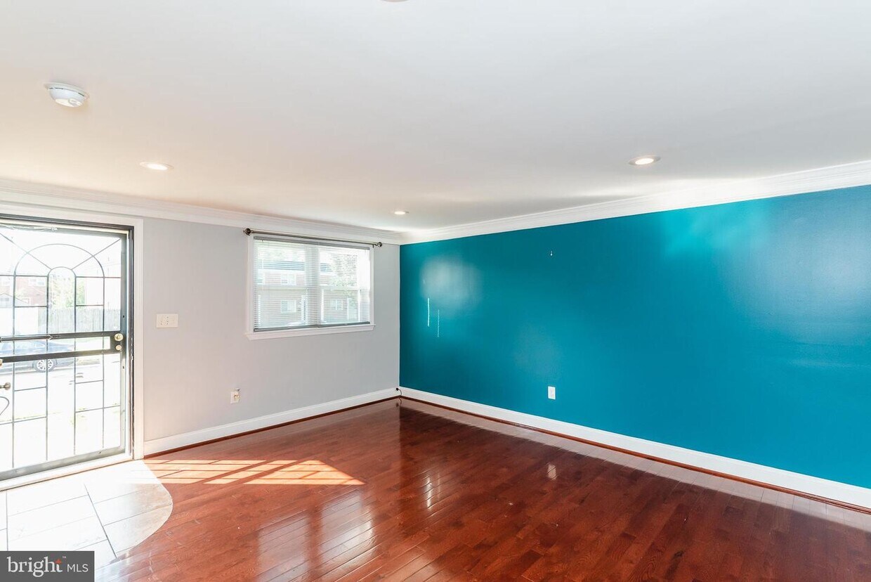 Foto principal - 4810 Bowland Ave