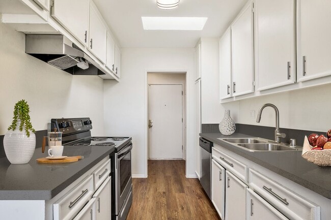 Interior Photo - The Benezra Family Limited Partnership 2 LP