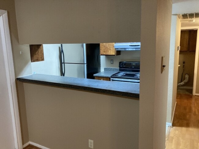 Building Photo - 8433 Hearth Dr