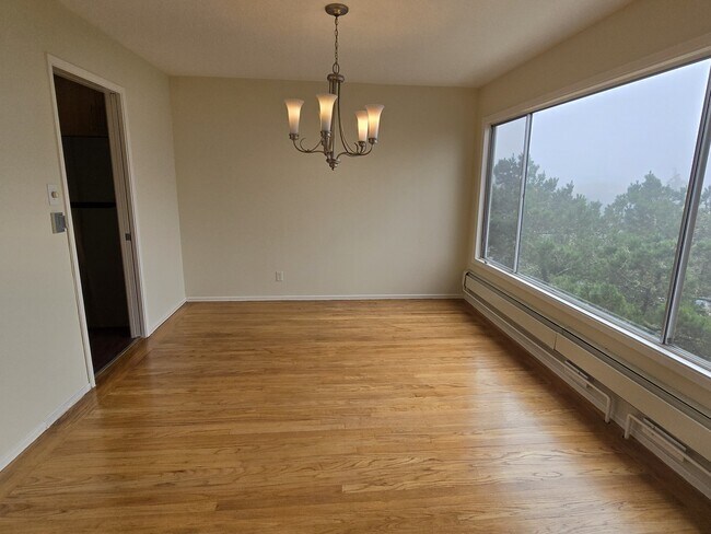 Building Photo - 445 Dellbrook Ave