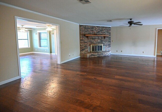 Foto del edificio - Beautiful 3 bedroom 2 bath Runaway Bay,  TX