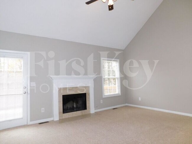 Building Photo - 4040 Oglesby Rd