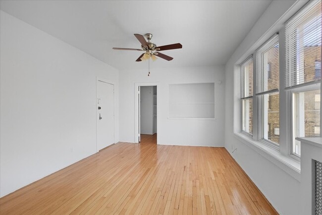 Foto del edificio - 1635 W Morse Ave