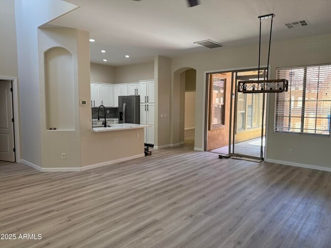Building Photo - 21122 W Sunrise Ln
