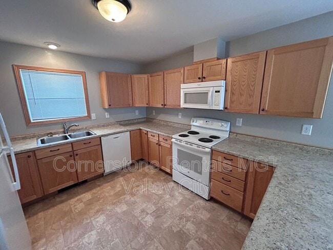 Building Photo - 545 4th Ave SW