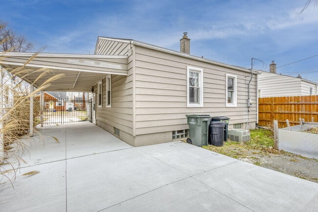 Foto del edificio - 23005 California St