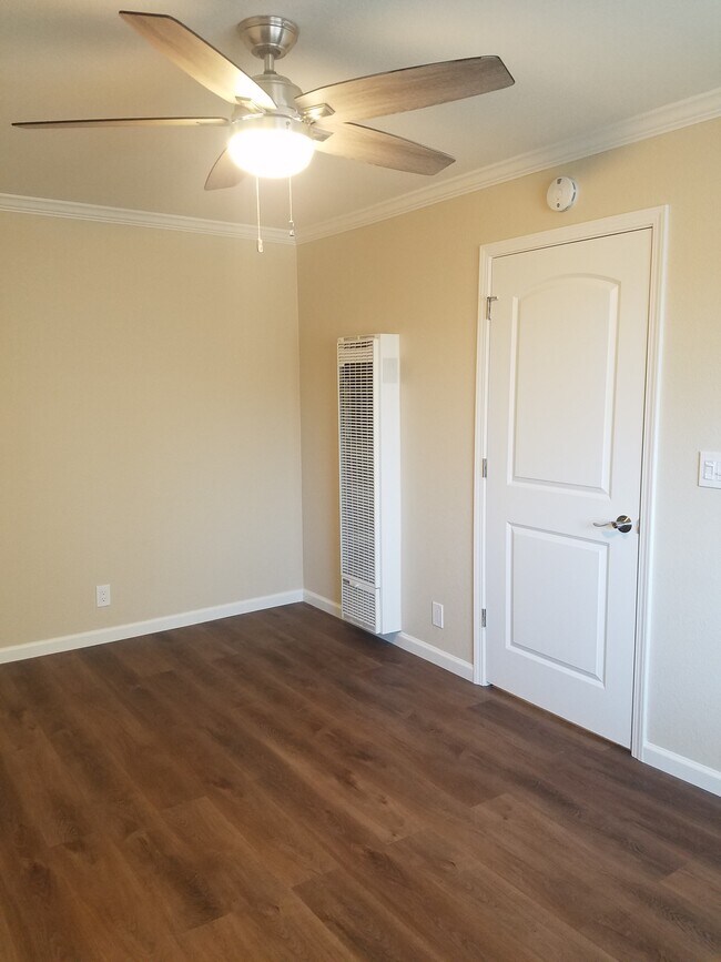 Bedroom - 357 E San Fernando St