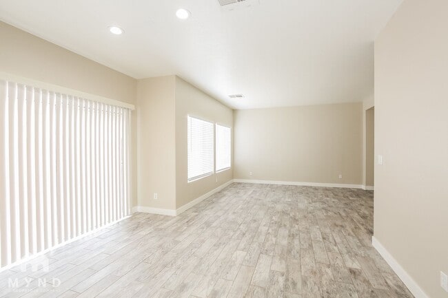 Foto del edificio - 1227 Sunny Acres Ave
