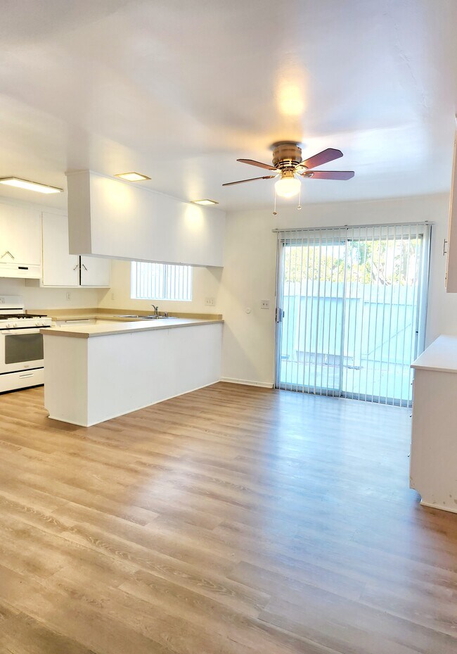 Kitchen/dining space - 9902 W Broadway