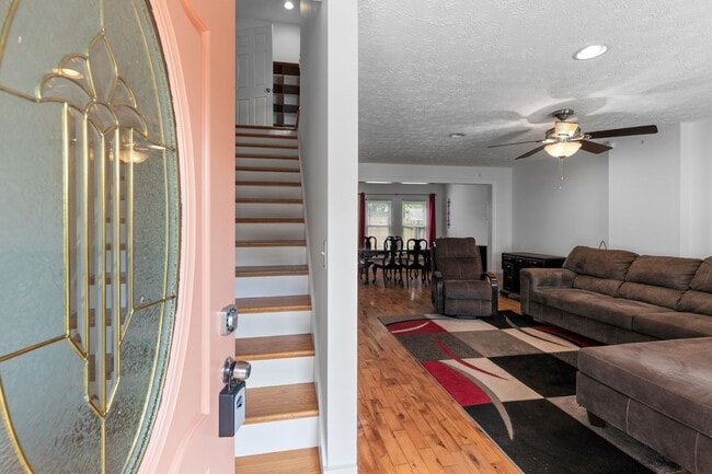 Building Photo - 1006 10th Ave N