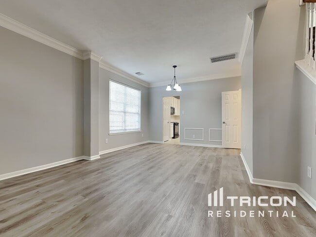Building Photo - 9003 Cypress Square Dr