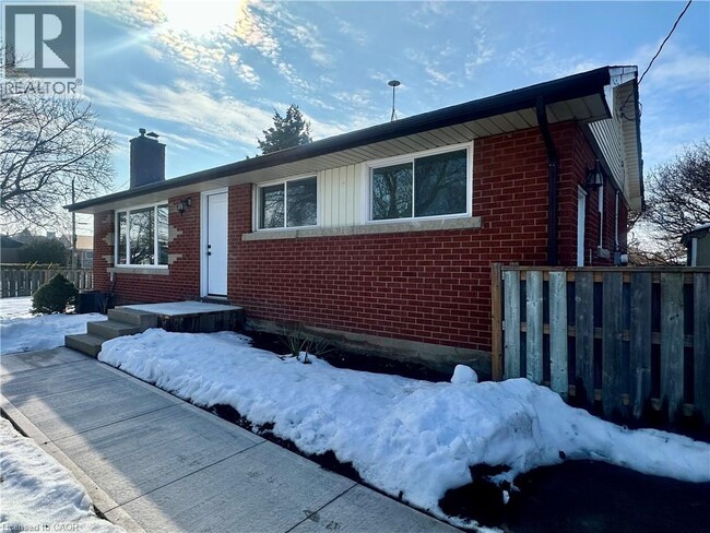 Building Photo - 10 Glenellen Dr