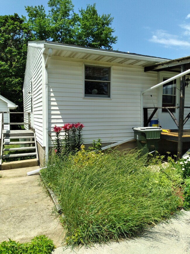 618 E North St, Geneseo, IL 61254 House for Rent in Geneseo, IL