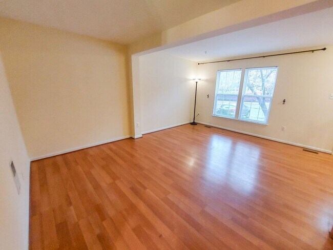 Foto del edificio - Charming and Updated 3BR/2.5BTH townhome in desirable Germantown, MD