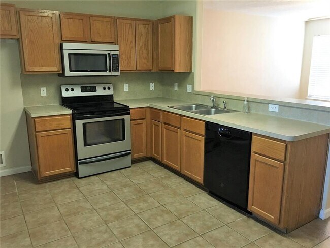 Building Photo - 14129 Broken Arrow Dr