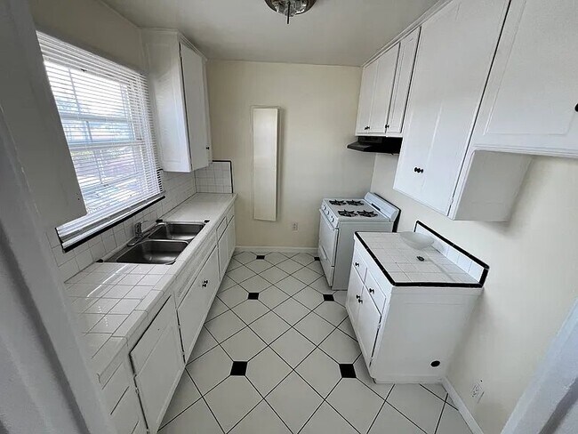 Foto del edificio - 3927 W 105th St
