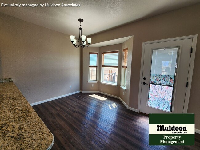 Building Photo - 326 N Longmont Dr