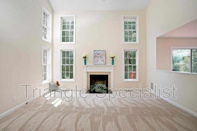 Foto del edificio - 100 Connelly Springs Pl