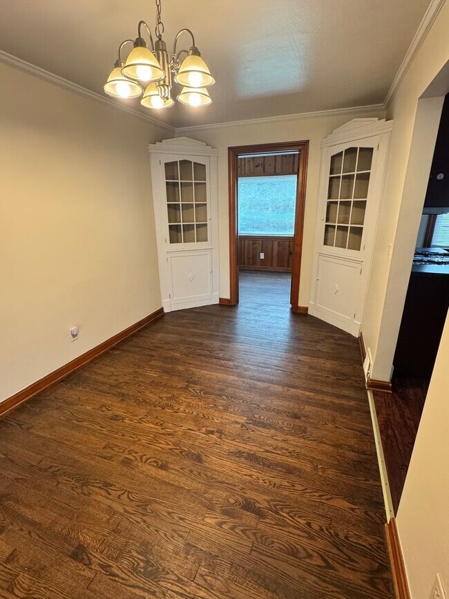 Building Photo - 212 E Kline St