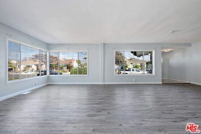 Foto del edificio - 2251 Mira Mar Ave