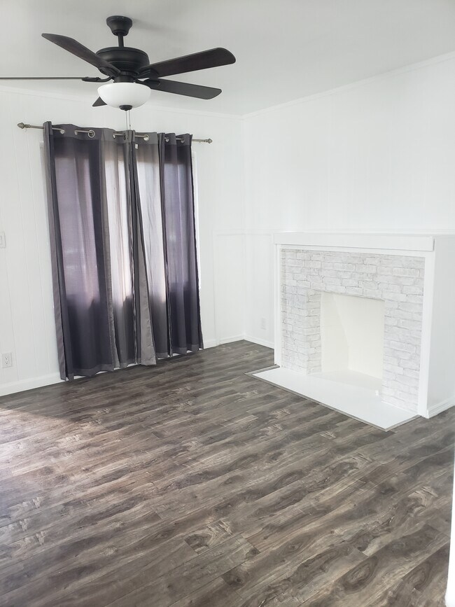 Living Room - 5526 S Van Ness Ave