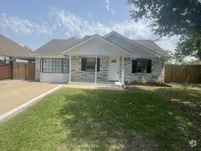 Building Photo - 2465 Chadwick Dr