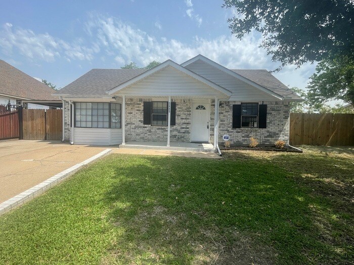 Foto principal - 2465 Chadwick Dr