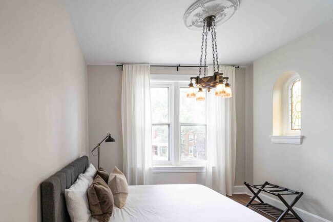 Building Photo - 351 Thrall St