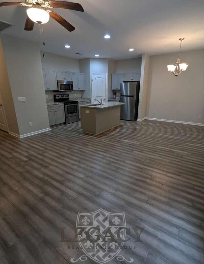 Building Photo - 740 Pippin Dr