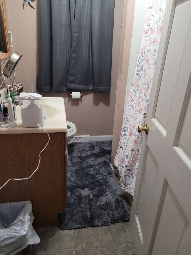 Foto del edificio - 2 bedroom 1 bath house