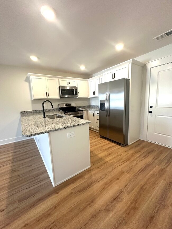 Foto del edificio - 343 Woods Rd