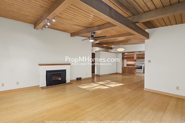 Building Photo - 2 Bedroom Mid Century Modern Home with Total Privacy!