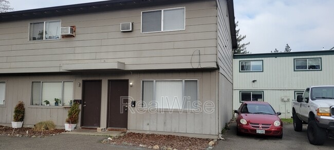 Building Photo - 1112 SW 5th St