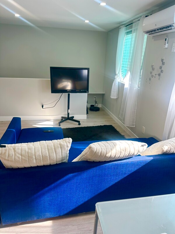 Foto del edificio - 2437 Cochran Ave