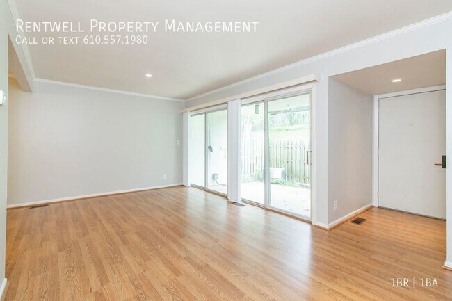 Building Photo - 1BR 1 BA Condominium Laundry, Pool,Parking...