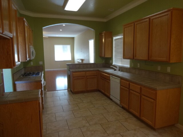 Foto del edificio - SINGLE STORY, 3 BEDROOM, 2 BATH, 2.5 CAR GARAGE, IN GATED COMMUNITY!
