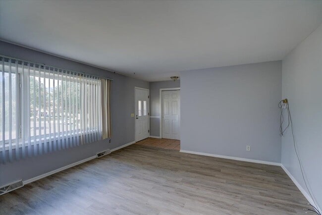 Building Photo - 3909 Patrick Henry Way