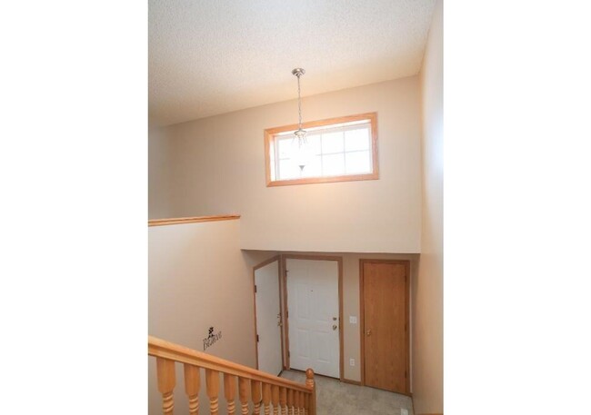 Building Photo - 2 Bed + Loft/1.5 Bath Townhome - Farmingto...